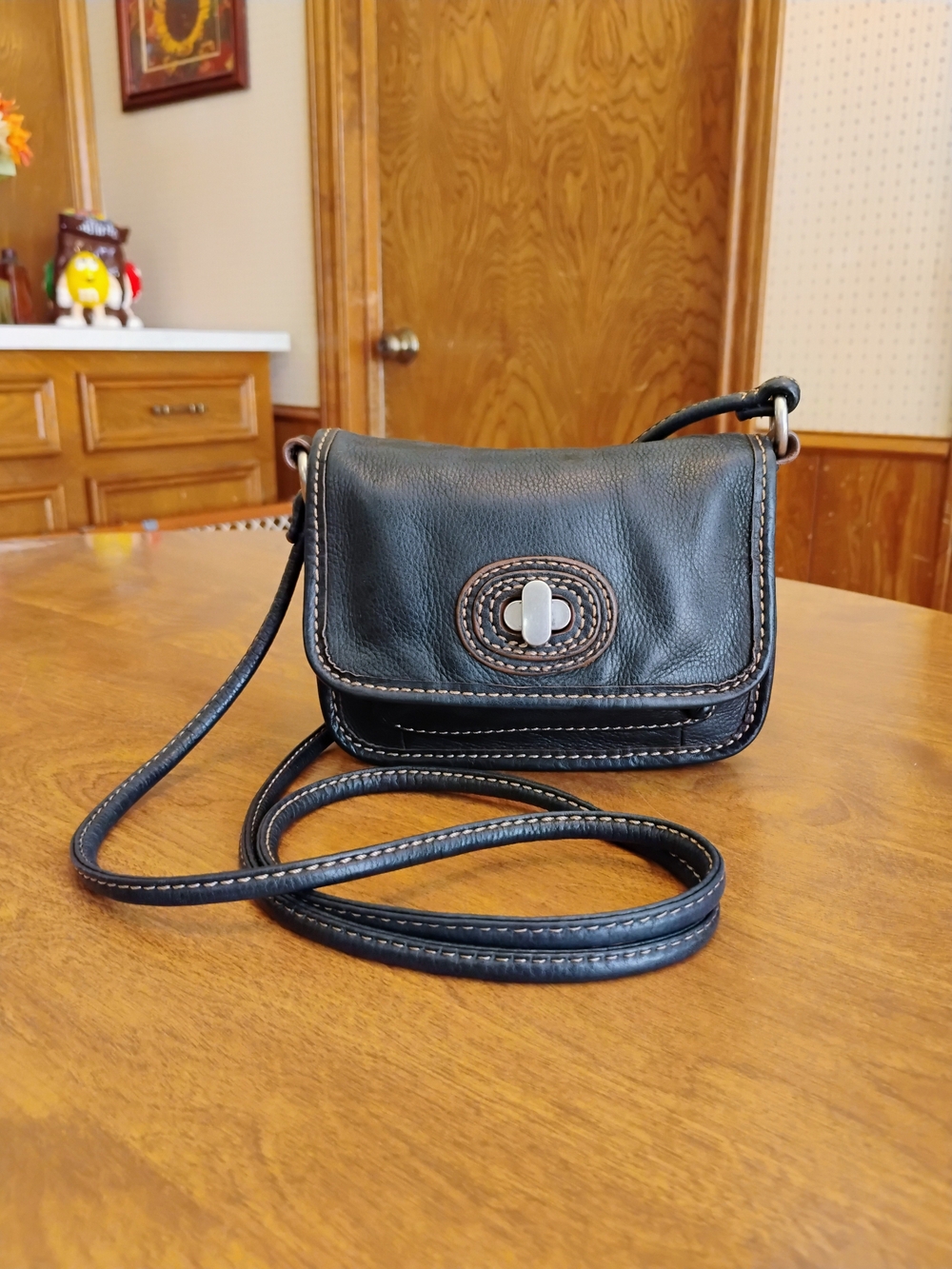 Fossil Vintage Maddox Black Distressed Leather Crossbody Turn Lock Closure Purse